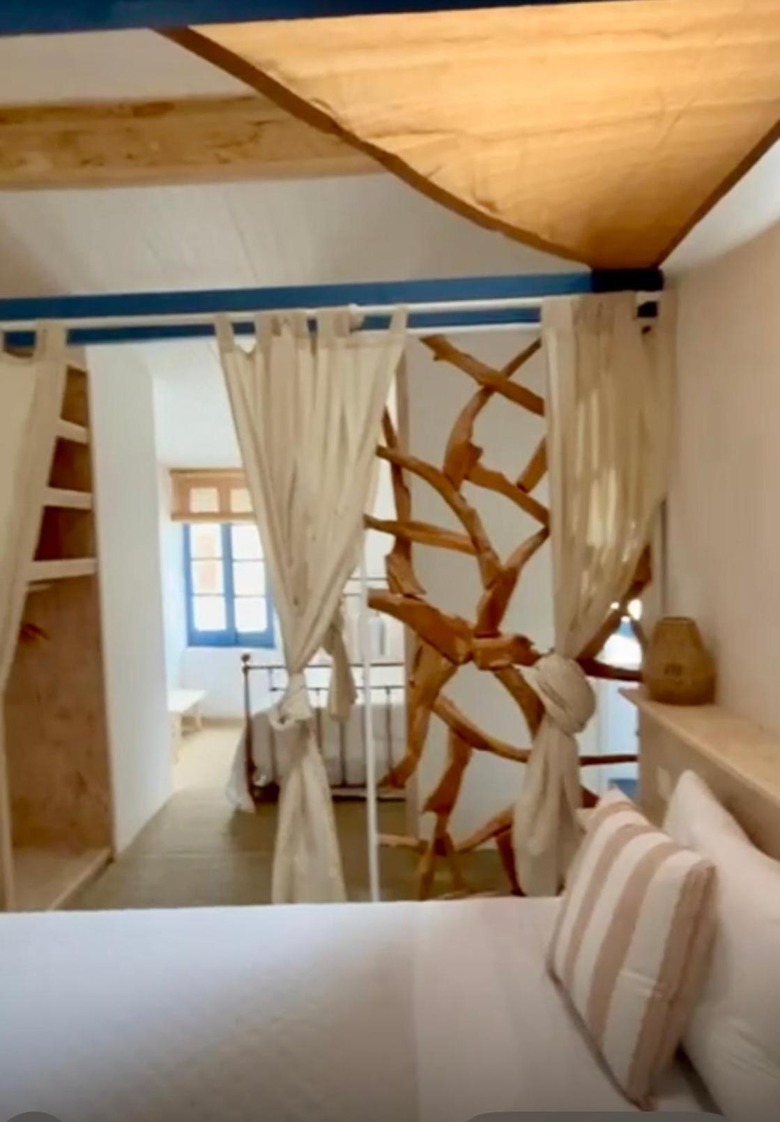 Gites La Maison Pres De La Fontaine Et La Cabane Du Pecheur Talairan Extérieur photo